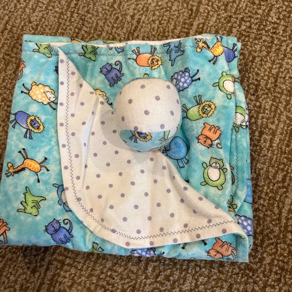 New Handmade baby blanket and little ball with animals - Picture 2 of 2